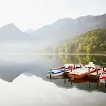 Tauroa Seehotel 4* Grundlsee
