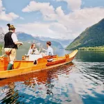 Tauroa Seehotel 4* Grundlsee