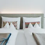 Tauroa Seehotel 4* Grundlsee