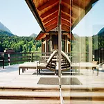 Tauroa Seehotel 4* Grundlsee