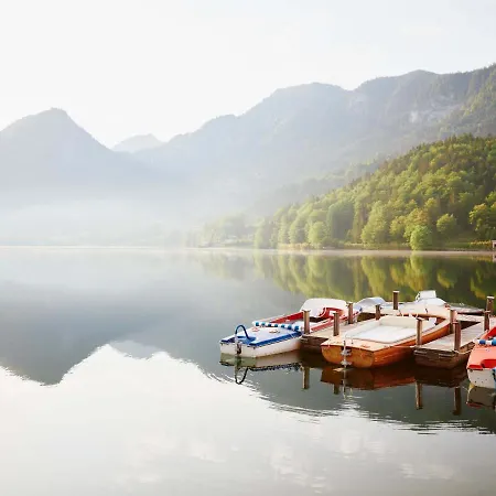 Tauroa Seehotel 4* Grundlsee