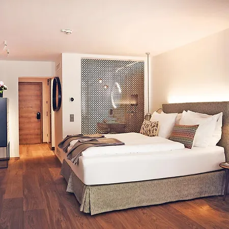 Tauroa Seehotel فندق 4*