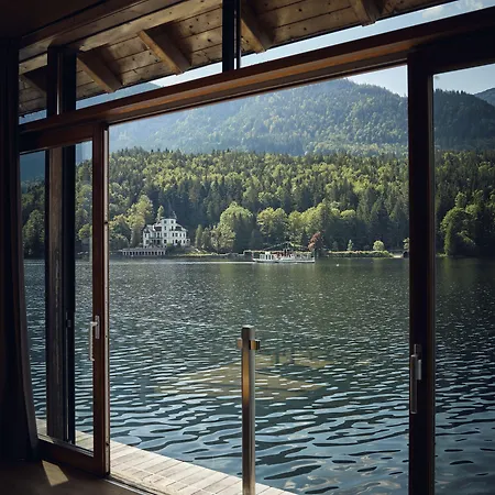 Tauroa Seehotel 4* Grundlsee