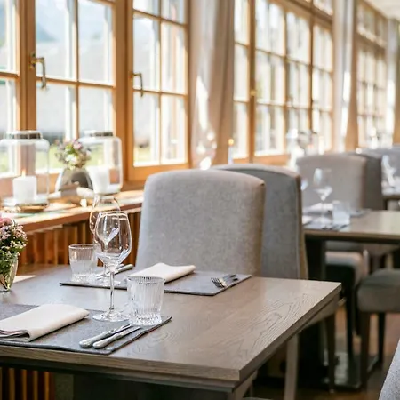 Tauroa Seehotel 4* Grundlsee